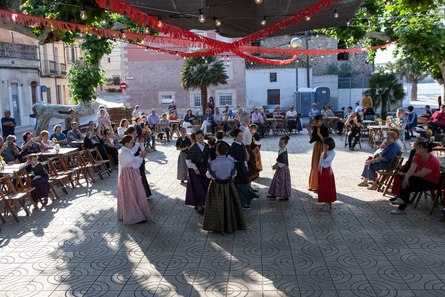 tradicions ball festa del mercat a la placa amposta 2019